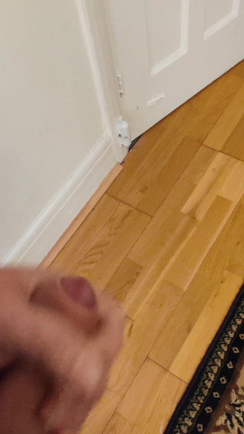 私の小さなチンポがイキまくり