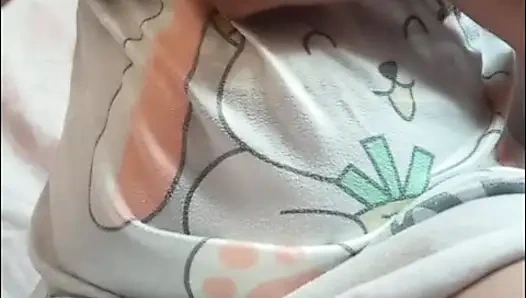 Dever kayıt seksi yenge amını ve seksi vücudunu parmaklıyor