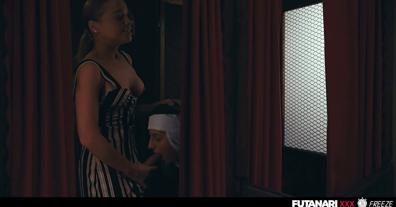 Futa з великим членом, глибокий мінет і фейсшот - Sarah Heizel & Alexa Flexy
