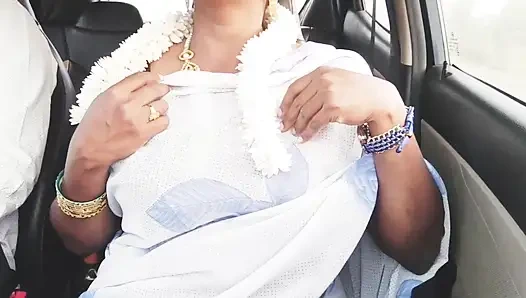 Секс в машине индийской бхабхи. Красивая сари домохозяйка пытается трахаться с пасыном на машине. Телугу грязные разговоры.