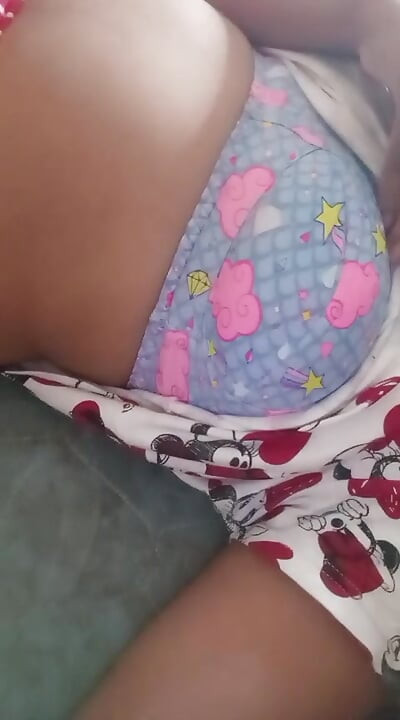 Šri Lankanka zavodi svog partnera putem video poziva do orgazma Samo ljubav sa velikim sisama i mokrom pičkom
