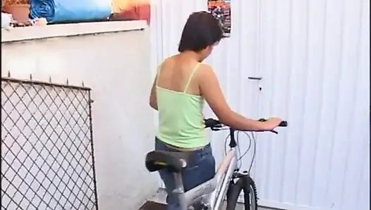 Petite milf huge hairy pussy fucking