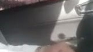 Papi chino chatea y se masturba en el coche