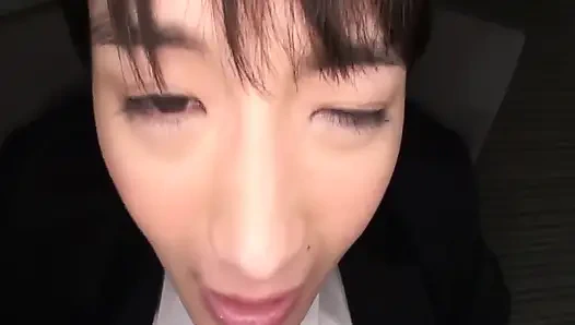 Si cantik rambut pendek tajam ai ungkap sisi sensitifnya dalam perjumpaan yang intim dan dalam banget