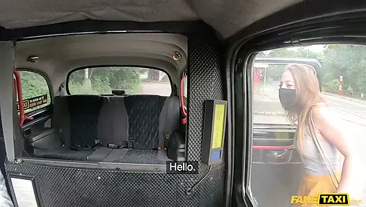 Fake taxi - venom evil sert sikilirken külotunu gırtlağına kadar alıyor