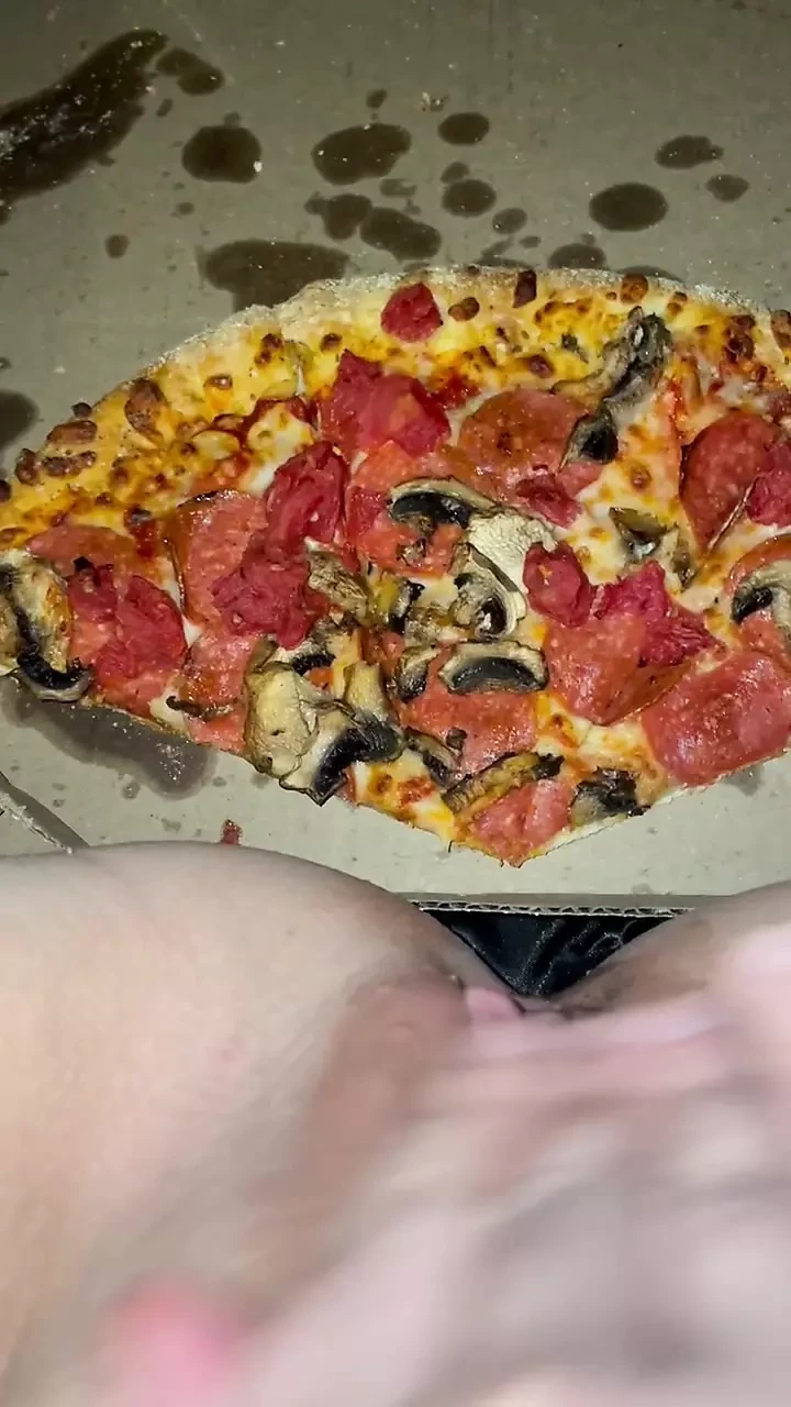 PIZZA TEEN MASTURBATION -KINKY FOOD FETISH-FEMALE WEIRD ARAB PORN-REAL ORGASM- AMATEUR- ARABIAN SNOWWHITE-USA LOS ANGELES 2025 G