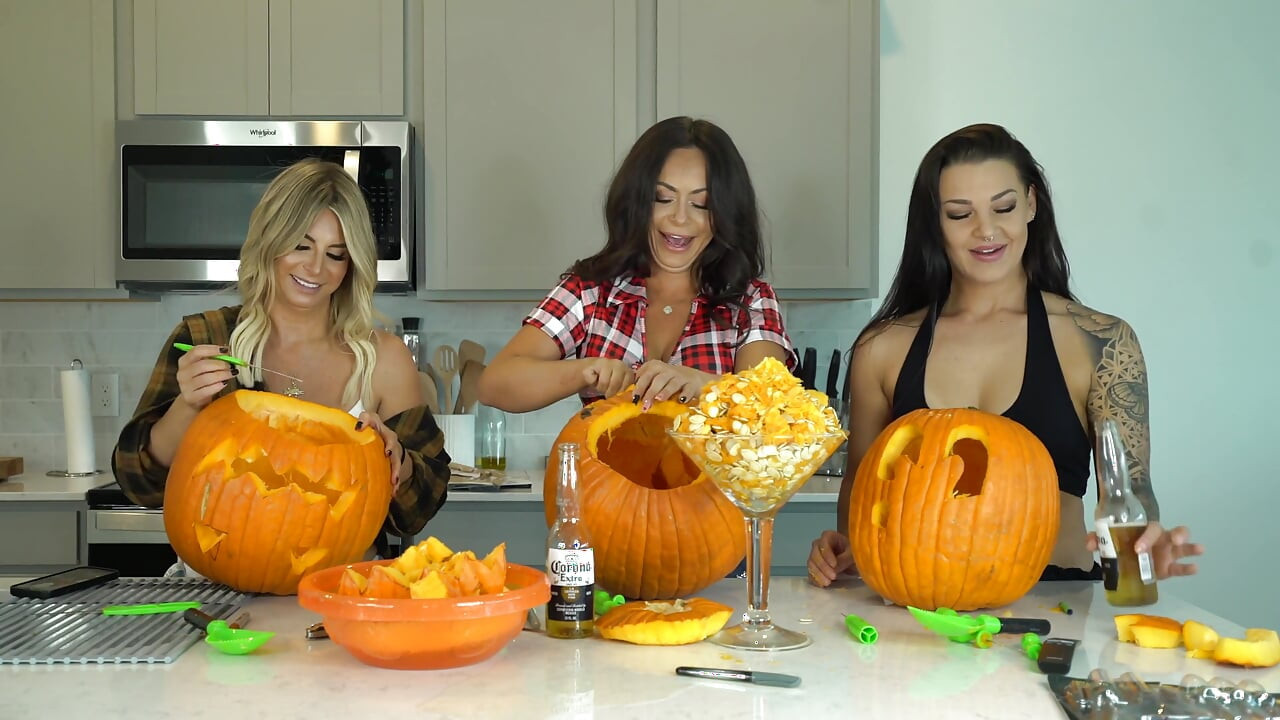 Pemotretan bugil Kiki Mariah_970 evelin carve pumpkins
