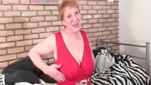 Old busty woman cant resist playing