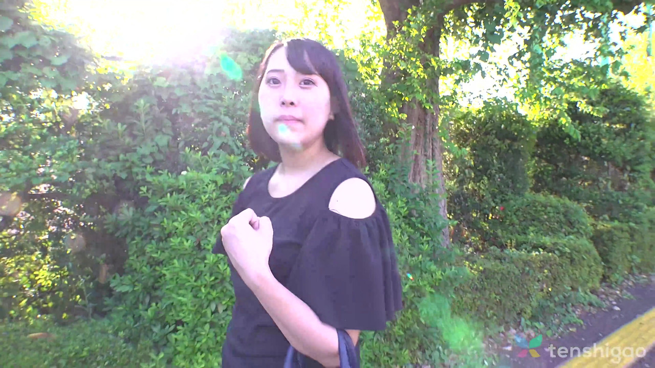 立花リコは愛を求める孤独な20歳の若者