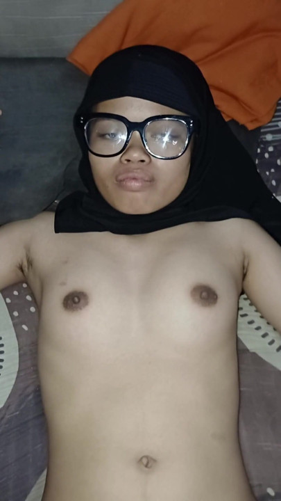 18-year-old hijab girl starts daring to appear in front of the camera | Clip 3