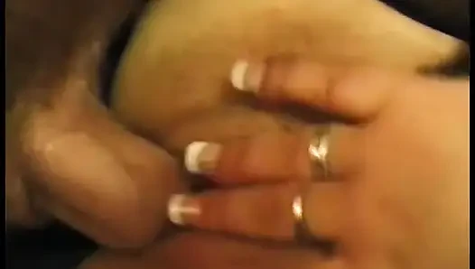 Pantat cewek nakal ini di-fingering dan dientot di sofa