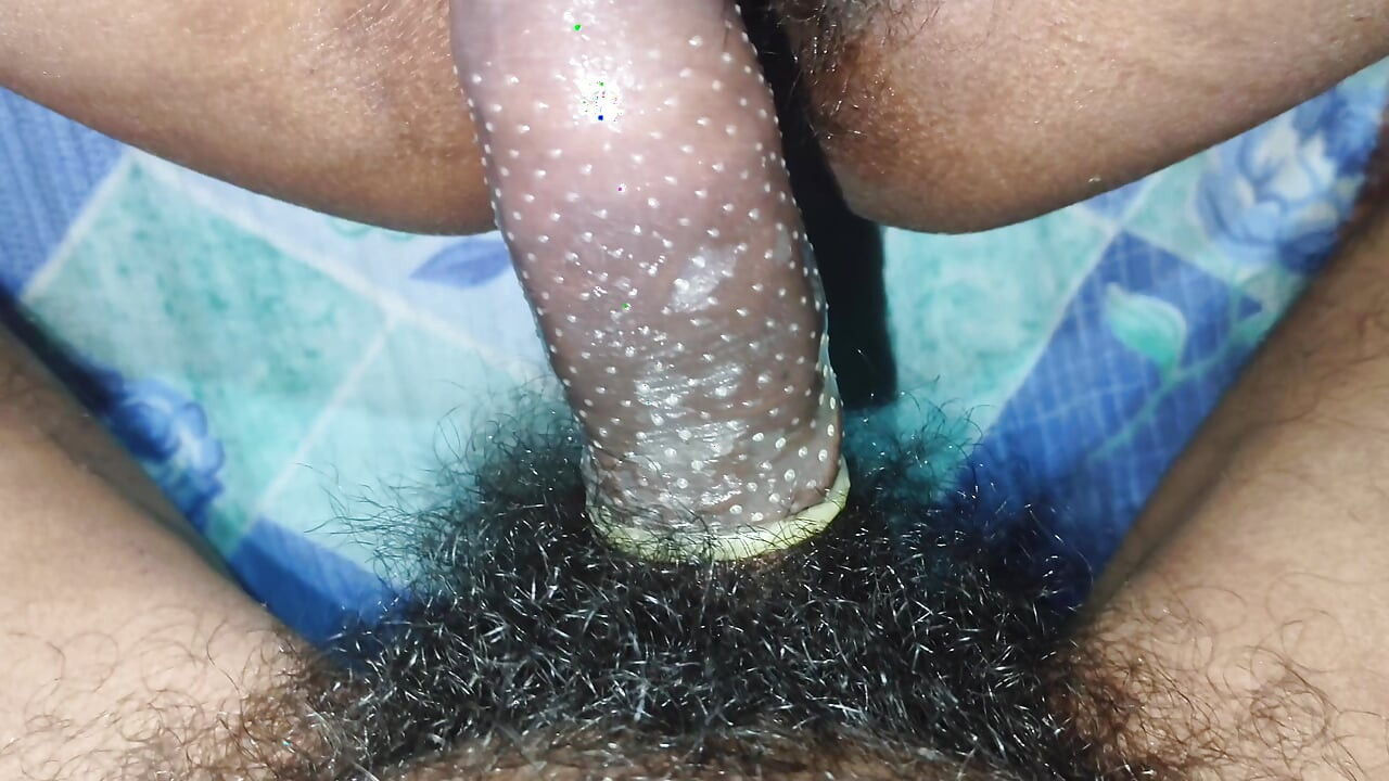 继兄弟在拍摄性爱视频时与坏的继妹发生性关系