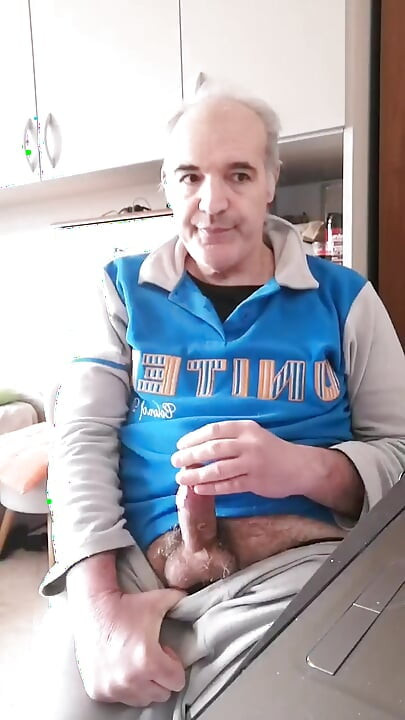 मैंने अपनी कॉफी में वीर्य निकाला और उसे सब हॉट निगल लिया