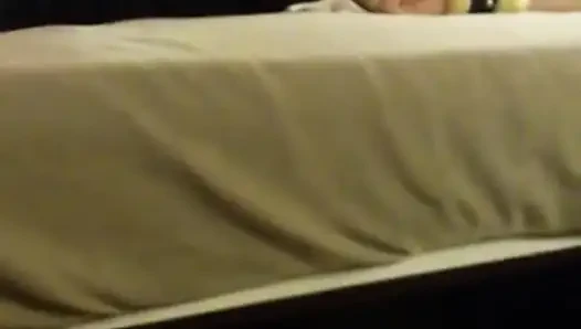 Cewek domisme baru ngentot pantat cewek nakal sampai dia mengerang keenakan