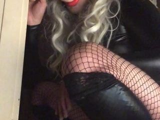 Greedy crossdressing gurl deepthroats