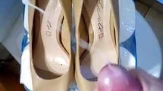 Sperma auf meine Freundin, Schuhe 17 #, riesiger Cumshot!