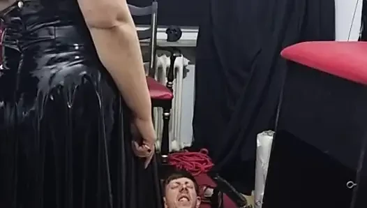 Xxl MILF Domina Trains Slave Pig with Folienbondage and Trampling