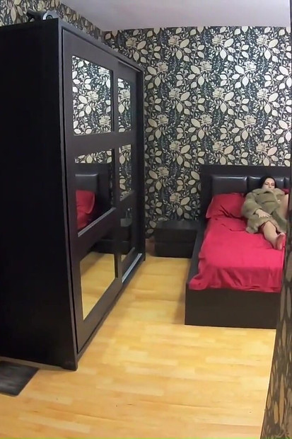 Milfycalla kompilacija - Fetiš seks, pušenje i grubo jebanje dok nosi seksi krznene kapute 1