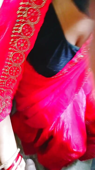 Desi girl ne sidhiyon Mein Chudai karte hue