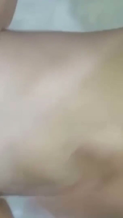 Indische hete vrouw heeft 's ochtends seks met vriendje. Kom 's nachts klaar in het strakke poesje van mijn tiener beste vriend | Clip 1