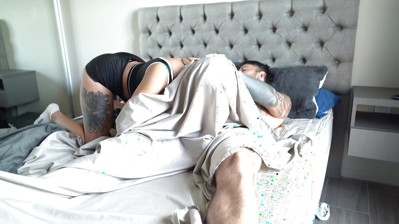 Stepmom wakes up her lazy man with a blowjob and wild fucking