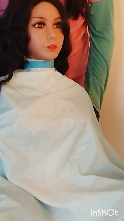 Lindsey haircutting cape modeling session busty sex doll