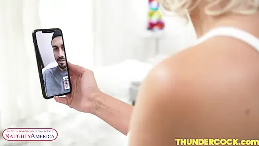 Charli phoenix si cewek hot rambut pirang dientot habis-habisan sampai matanya merem melek