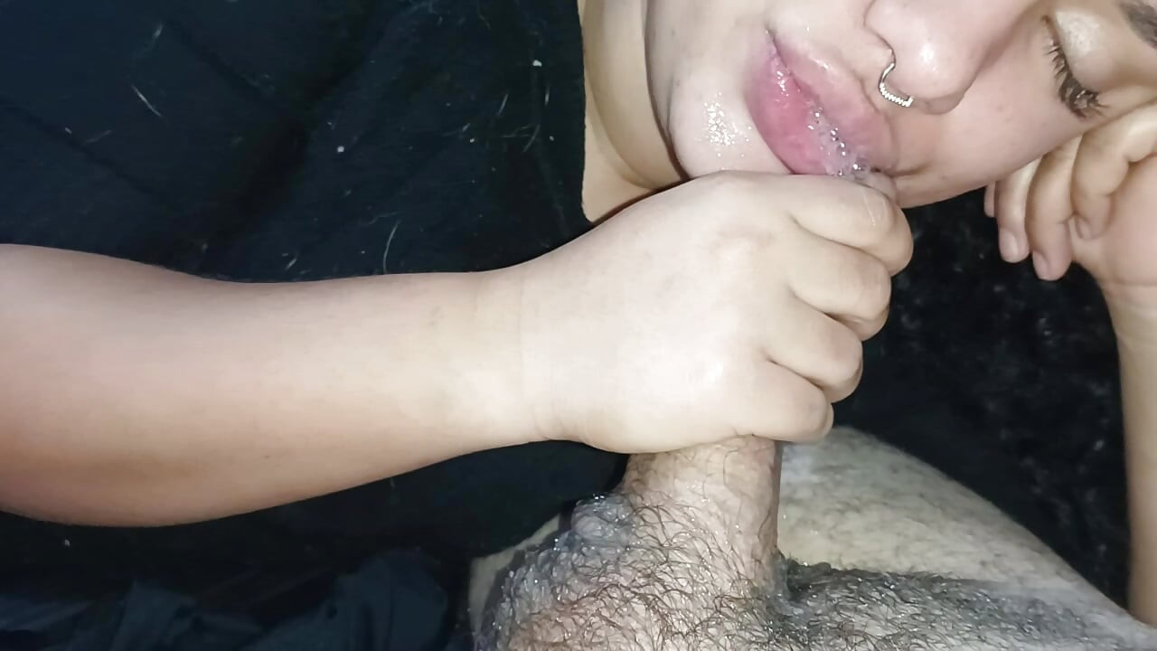 INSANE HANDJOB AND BLOWJOB, SHE SLIDES HER HAND AND HER COCK-THIRSTY MOUTH