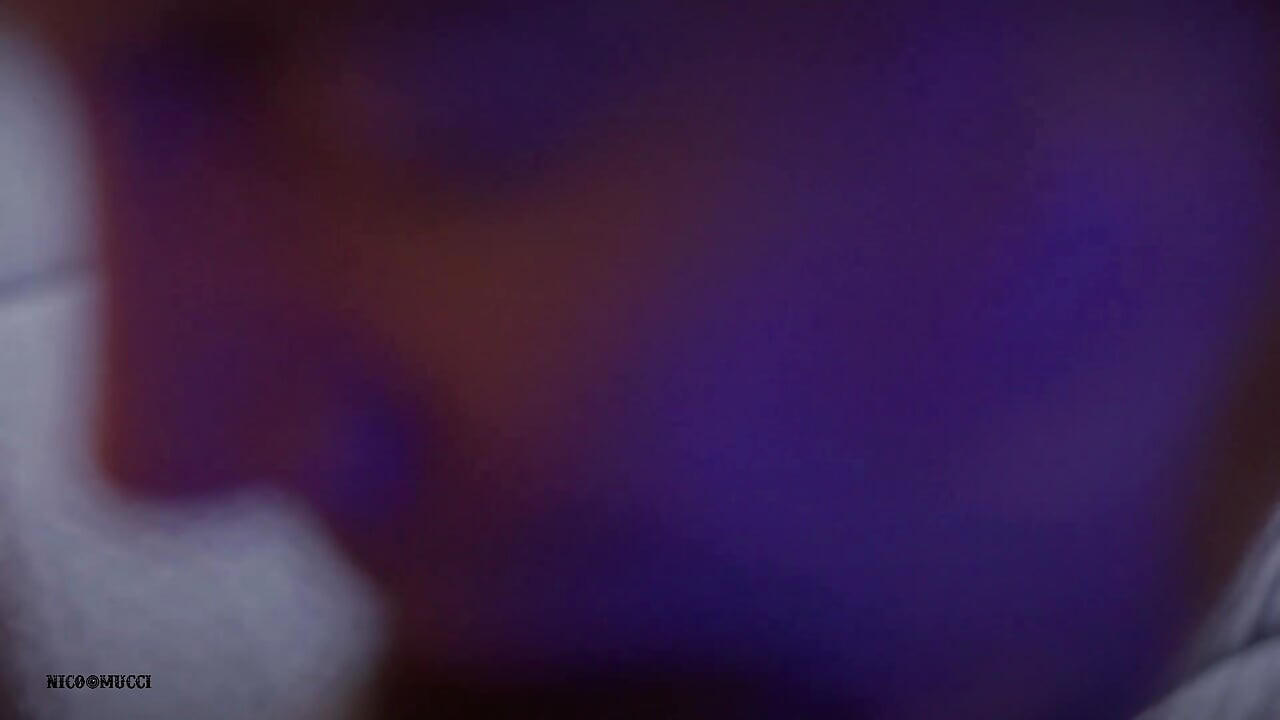 カメラマンの巨大なペニス視点をしゃぶった