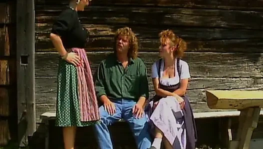 Büyük memeli Alman genç kız açık havada çarpıcı anal seks partisinin tadını çıkarıyor