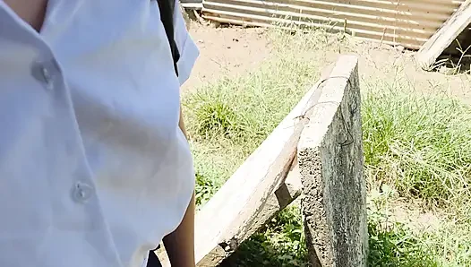 SCHOOL GIRL ASK FOR WATER TO FARMERS SHE WAS LEFT BEHIND BY HER FRIENDS