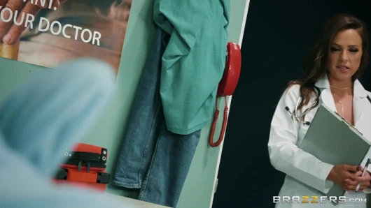 Brazzers - Dr. Abigail Mac bir hastanın ereksiyon olduğunu fark edene ve direnemeden her zaman profesyoneldir