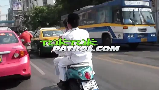 Memanjakan cewek Asia dengan berat terbaik