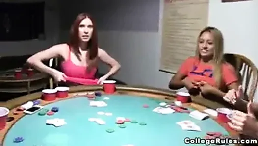 Голые задницы шлюшек в покер