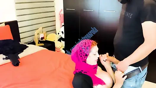 Arabisches mädchen mit ihrem stiefbrud