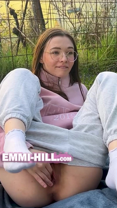 Emmi Hill goes wild while beeing maybe watched ourdoors
