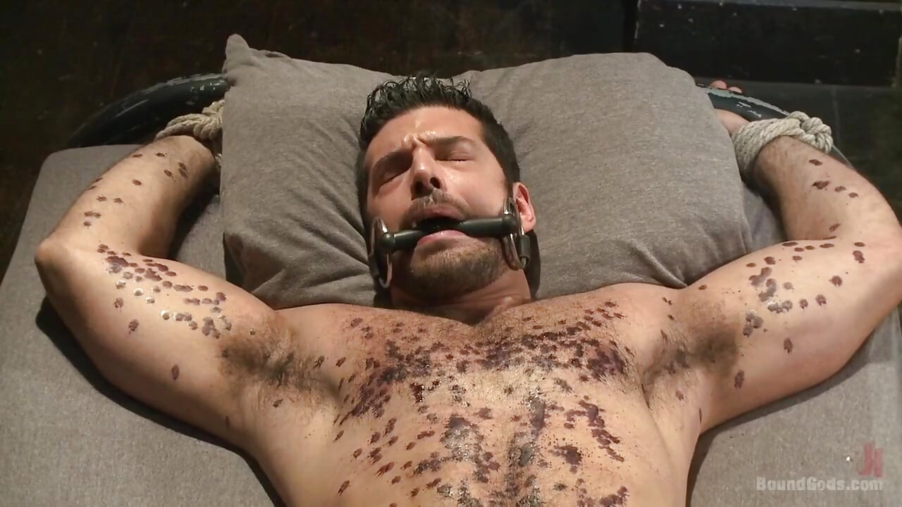 Mr Wilde Binds and Fucks a Muscled Body Builder with an Uncut Cock