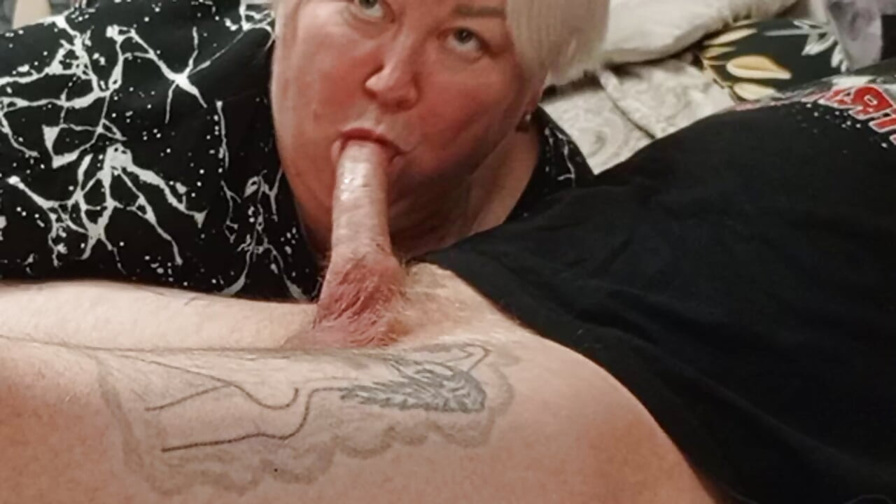 อมควยจากแม่เลี้ยงและกลืนน้ําเงี่ยน