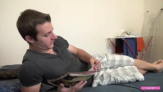 Возбужденная рыжая бабушка обожает молодой член