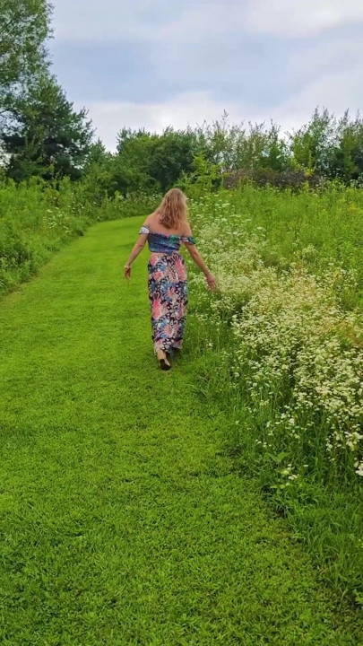BIG MATURE MOMMY TITTY outdoor clips from my ONLYFAN Page released | Clip 1