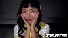 Japans schoolmeisje Marica neukt haar Engelse vriendin