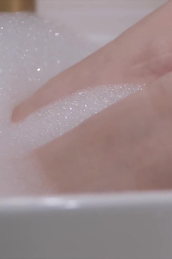 Melody Mynxfoot Bath, Butt Plug & Pussy Fingering.oh My
