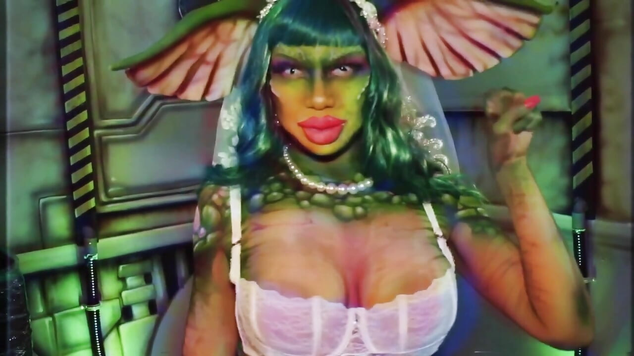 Gremlins  Monster Stepmommy Loves U!! Greta Cosplay