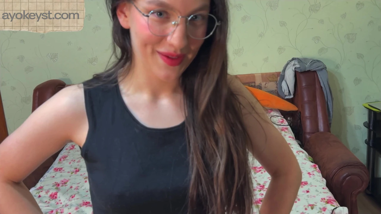 Seksi genç evli kadın kocasını tamirciyle aldatıyor