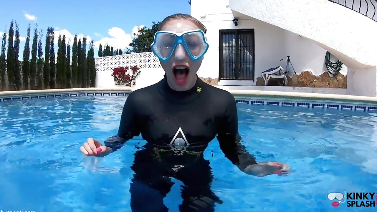 Underwater Blowjob Challenge - Gagging on My Sinking Dildo