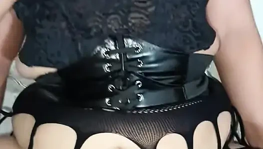 Sekretaris nakalku pulang sama aku dan kami ngobrol sambil ngobrol