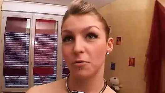 Ariane lagi asik mainin dildo