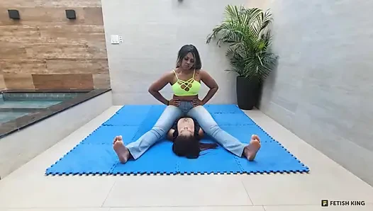 Chest Sitting - Strong Legs and Muscles Lebian Fight Girls
