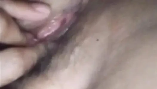 Video call kemarin ke pantat istriku, memek be basahnya sempit dan berbulu aku suka banget