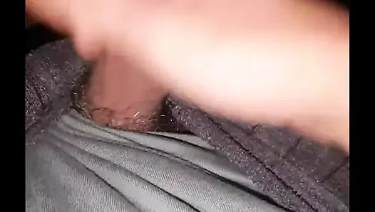 Pantolondaki delikten çıkan bir penis